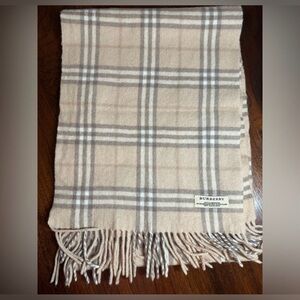 Burberry Scarf EUC 100% Lambswool Made in Scotland Nova Check